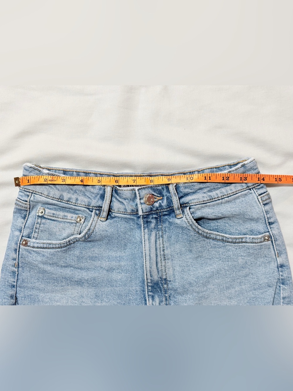 Zara High Rise Light Wash Distressed Frayed Jean Denim Shorts Size 6 | 28 - Picture 5 of 7